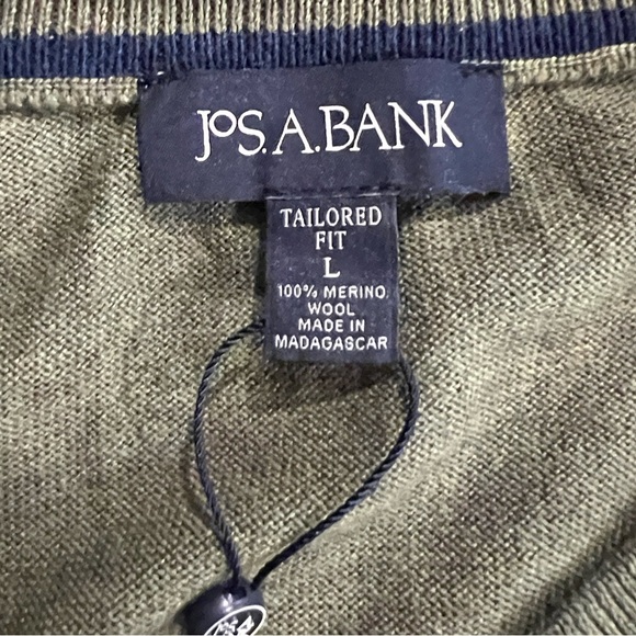 Jos.A.Bank men’s green v neck merino wool sweater size Large NWOT - Picture 5 of 6